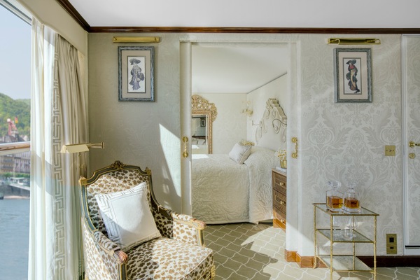 Uniworld Boutique S.S. ANTOINETTE Grand Suite 1.jpg